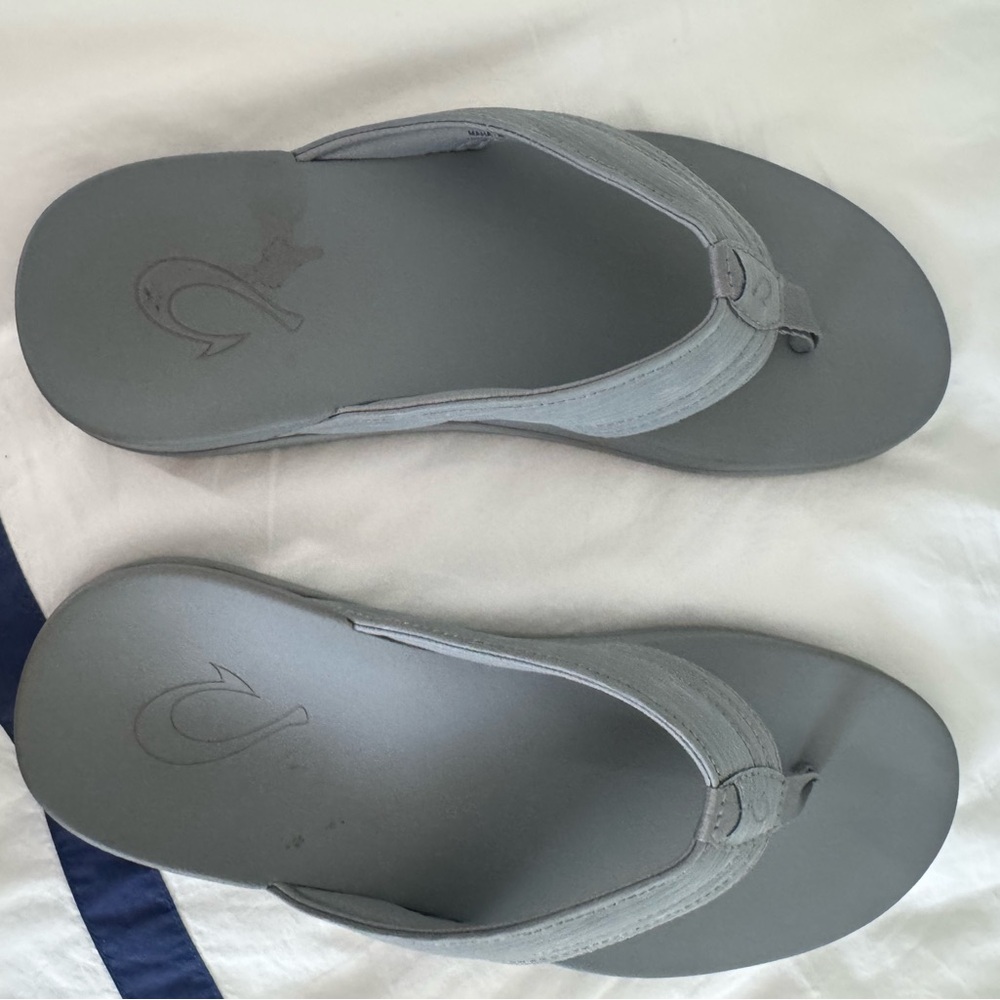 OluKai Men’s Gray Sandals
